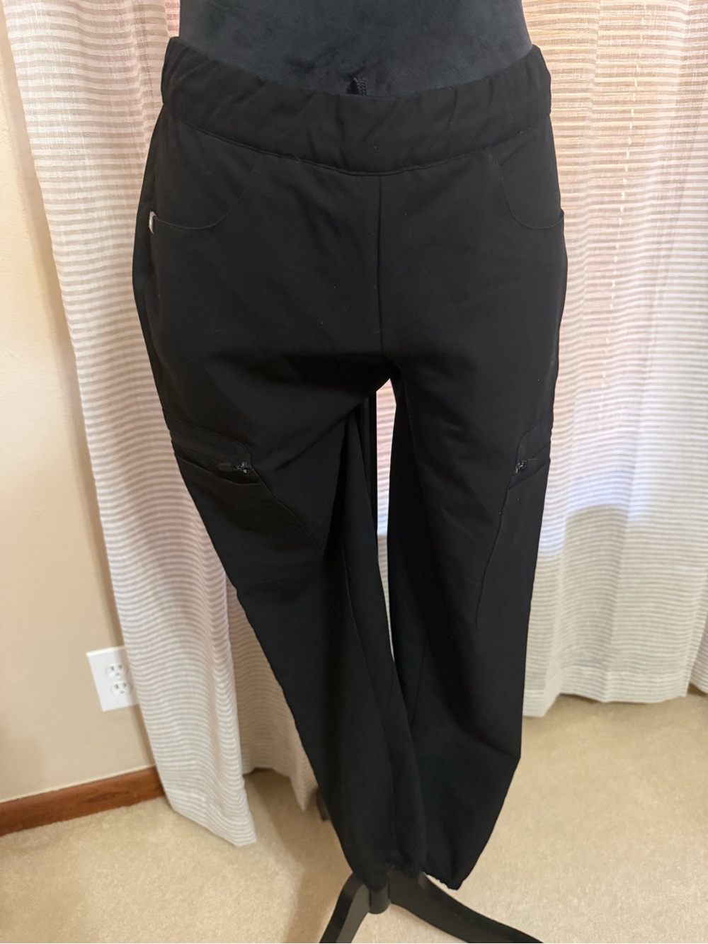 Figs Black Zip-Pocket Jogger Pant